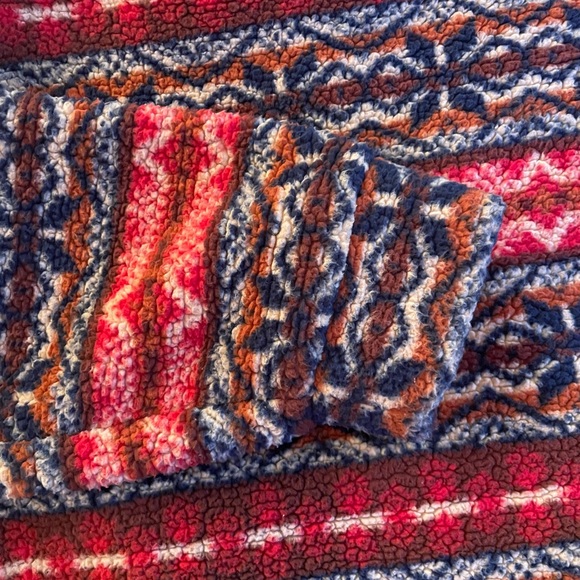 American Eagle Red Fairisle tribal fleece Sherpa pull over Sweater 1/4 zip sz.M - Picture 8 of 9